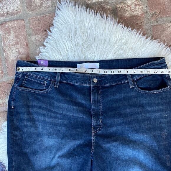 New Signature Levi’s Mid-Rise Totally Shaping Five Pocket Jeans Size 26S - Picture 5 of 12
